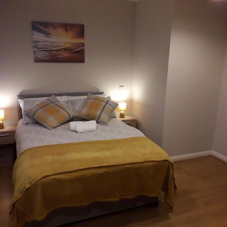 Luxury And Stylish 2 Bedroom Apartment With En-Suite Luton  Kültér fotó