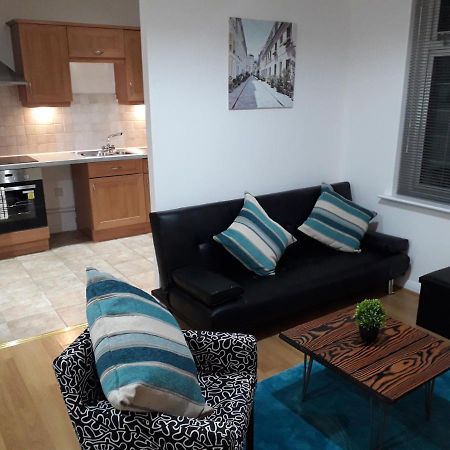 Luxury And Stylish 2 Bedroom Apartment With En-Suite Luton  Kültér fotó