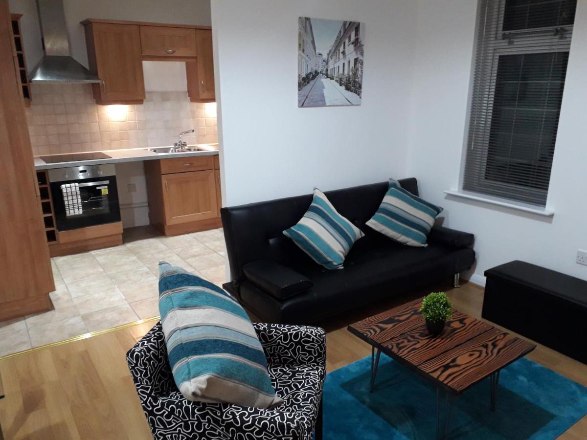 Luxury And Stylish 2 Bedroom Apartment With En-Suite Luton  Kültér fotó