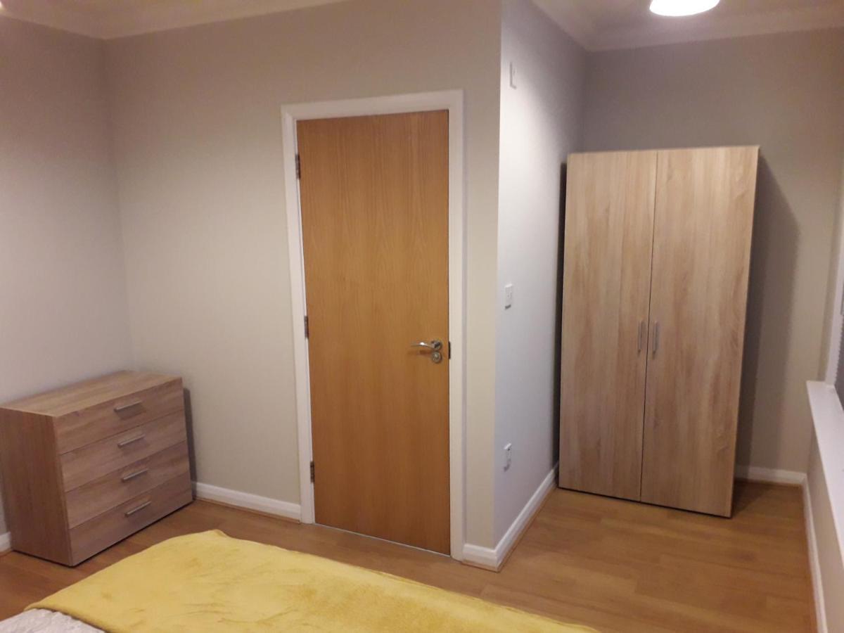 Luxury And Stylish 2 Bedroom Apartment With En-Suite Luton  Kültér fotó